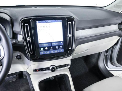 Certified 2026 Volvo XC40 B5 Plus AWD/4WD image 14
