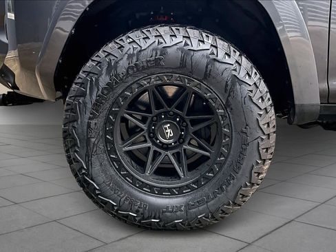 Used 2022 Toyota 4Runner SR5 image 9