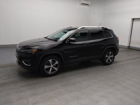 Used 2019 Jeep Cherokee Limited image 2