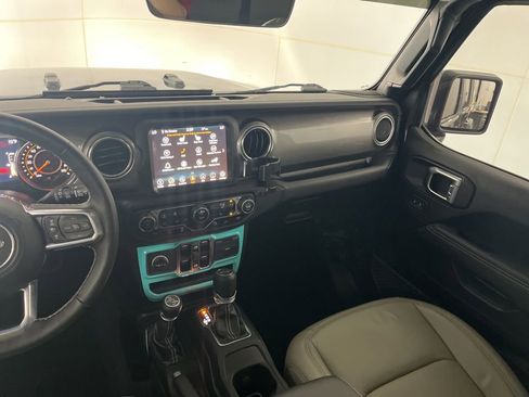 Used 2021 Jeep Wrangler Unlimited Sahara AWD/4WD image 33