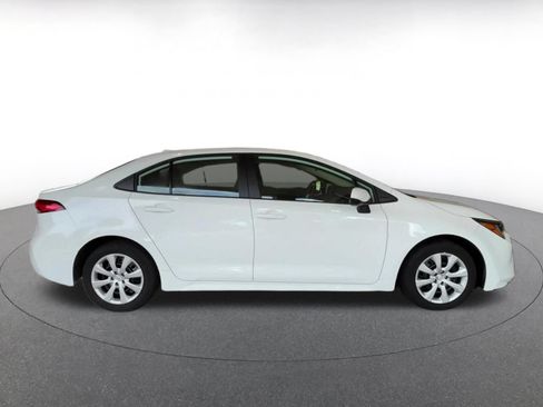 Used 2025 Toyota Corolla LE FWD image 15