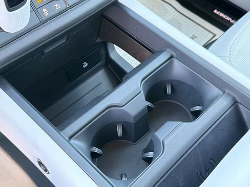 New 2026 Land Rover Defender 110 OCTA image 27