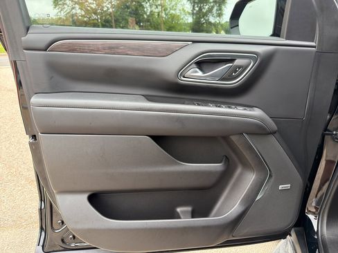 Used 2024 Chevrolet Tahoe LT w/ Luxury Package RWD image 18