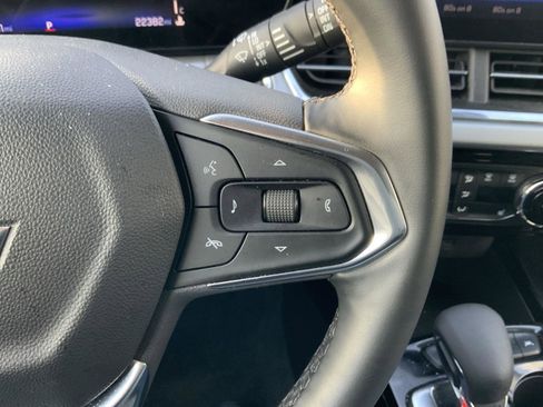 Used 2025 Chevrolet Trax LT w/ LT Convenience Package image 28