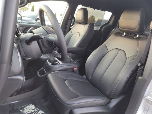New 2026 Chrysler Voyager LX FWD image 21