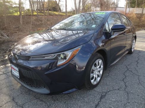 Used 2022 Toyota Corolla LE image 1