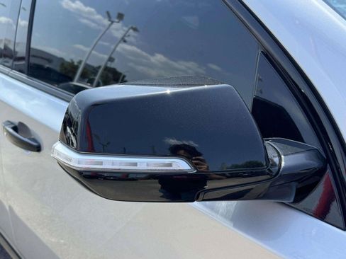 Used 2021 Chevrolet Traverse Premier w/ Redline Edition FWD image 10