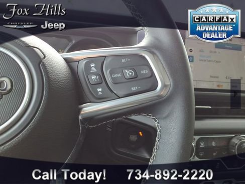 Used 2025 Jeep Wrangler Unlimited Sahara w/ Safety Group AWD/4WD image 18