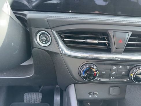 Used 2025 Buick Encore GX Preferred FWD image 36