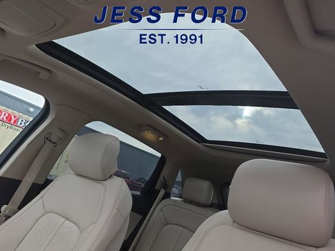 Used 2016 Lincoln MKX Reserve w/ Luxury Package image 16