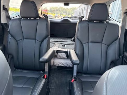 Used 2025 Subaru Ascent Touring w/ Popular Package #2 AWD/4WD image 16