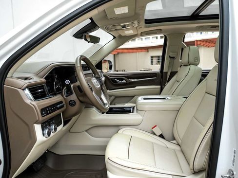 Used 2021 GMC Yukon Denali w/ Advanced Technology Package AWD/4WD image 4