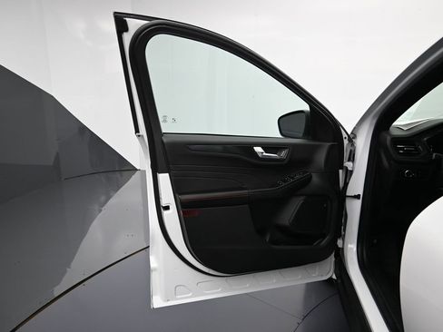 Used 2023 Ford Escape ST-Line image 11