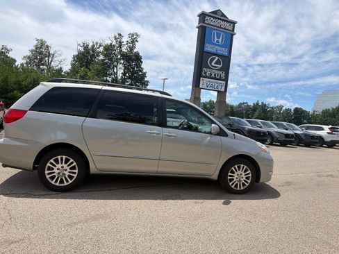Used 2010 Toyota Sienna XLE FWD image 13