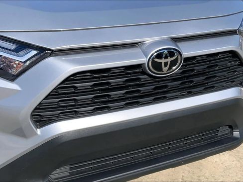 Used 2025 Toyota RAV4 XLE w/ Convenience Package image 32