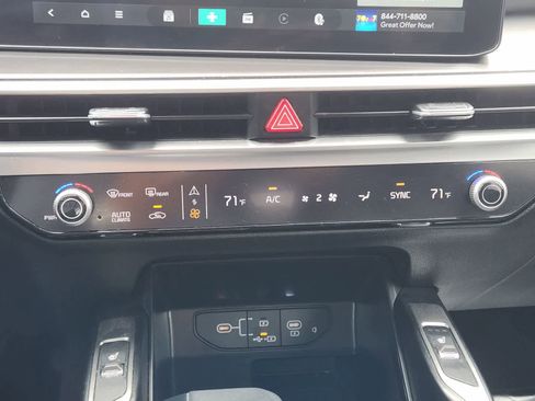Certified 2024 Kia Sorento S FWD image 18
