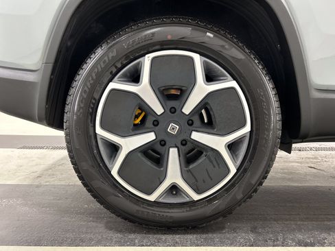Used 2024 Rivian R1S Adventure AWD/4WD image 12