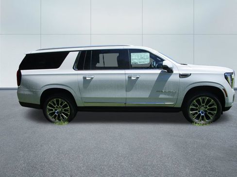 New 2026 GMC Yukon XL Denali w/ Denali Reserve Package RWD image 7