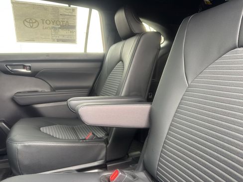 New 2026 Toyota Highlander XSE image 10