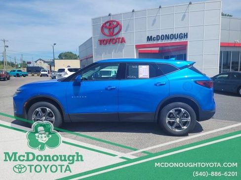 Used 2025 Chevrolet Blazer LT AWD/4WD image 2