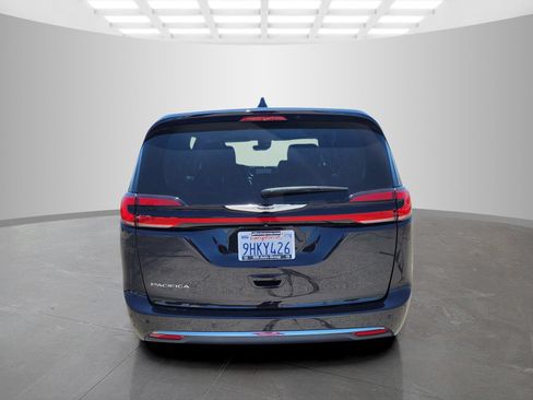 Used 2023 Chrysler Pacifica Touring-L FWD image 6