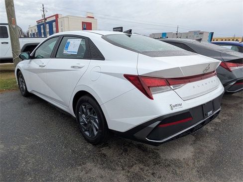 Used 2024 Hyundai Elantra SEL image 4