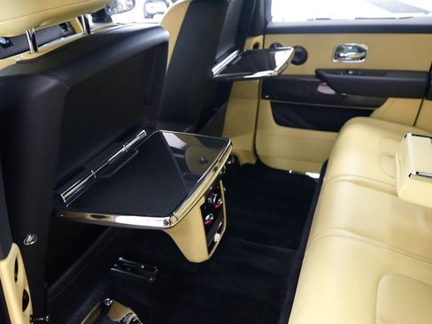 Used 2022 Rolls-Royce Cullinan Black Badge w/ Dark Exterior Package AWD/4WD image 4