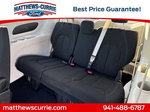 Used 2024 Chrysler Voyager LX image 13