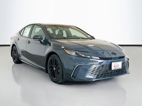 New 2026 Toyota Camry SE w/ Convenience Package FWD image 3