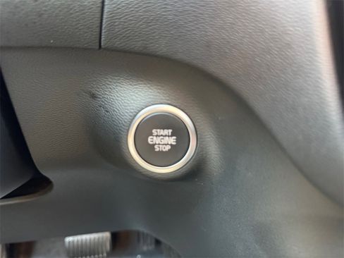 Certified 2025 Volvo XC40 B5 Plus image 18