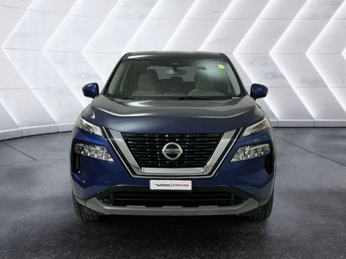 Used 2021 Nissan Rogue SV image 2