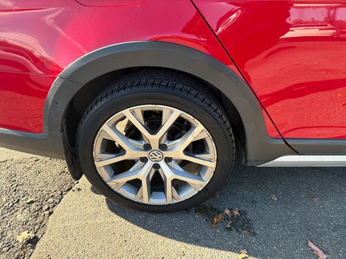 Used 2017 Volkswagen Golf Alltrack SEL image 5