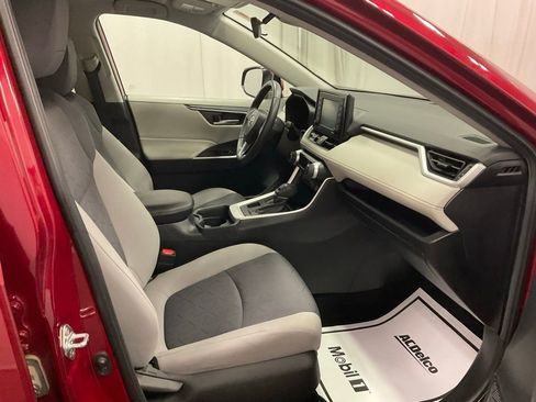 Used 2020 Toyota RAV4 XLE image 28