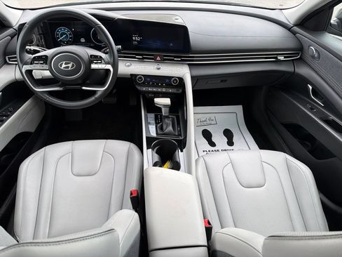 Used 2025 Hyundai Elantra Limited FWD image 14