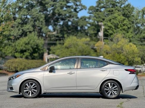 Used 2020 Nissan Versa SV FWD image 8