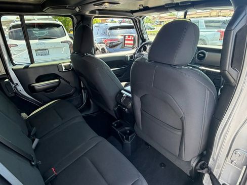Used 2019 Jeep Wrangler Unlimited Sport S AWD/4WD image 24