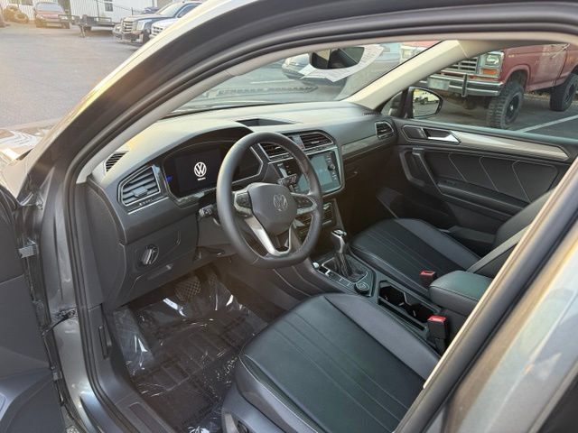Used 2022 Volkswagen Tiguan SE AWD/4WD image 10