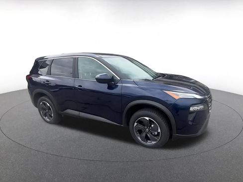 Used 2025 Nissan Rogue SV AWD/4WD image 2