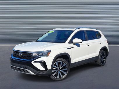 Used 2022 Volkswagen Taos SE w/ Panoramic Sunroof Package