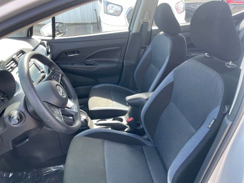 Used 2025 Nissan Versa SV FWD image 35