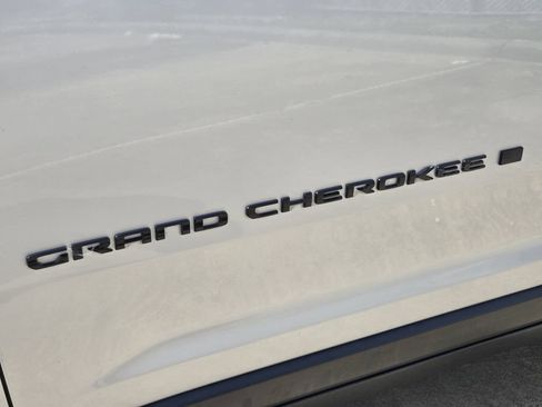Used 2024 Jeep Grand Cherokee L Laredo AWD/4WD image 12