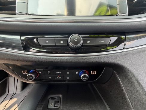 Used 2020 Buick Enclave Essence AWD/4WD image 32