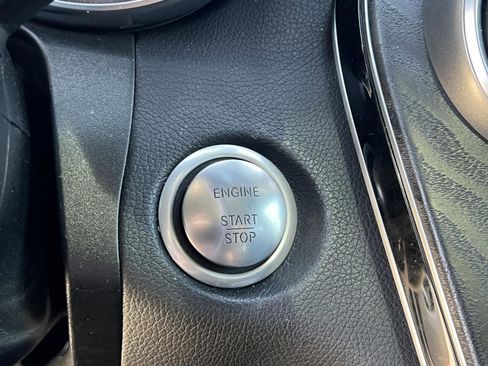 Used 2018 Mercedes-Benz GLC 300 GLC 300 Base image 24