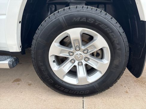 Used 2019 RAM 1500 Laramie AWD/4WD image 14