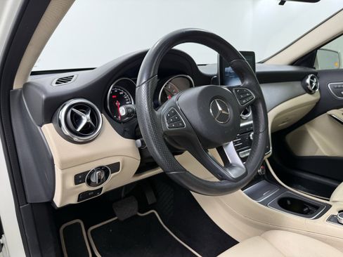 Used 2018 Mercedes-Benz GLA 250 image 14