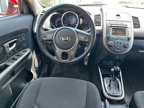 Used 2013 Kia Soul + w/ Audio Pkg FWD image 29