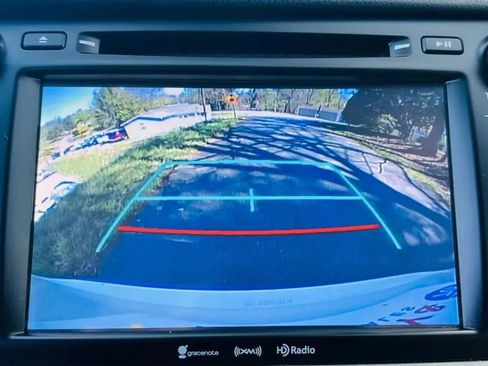 Used 2018 Toyota Highlander XLE w/ Carpet Mat Package (TMS) AWD/4WD image 17