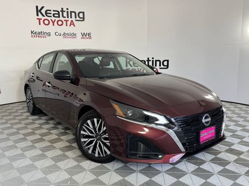 Used 2025 Nissan Altima 2.5 SV image 3