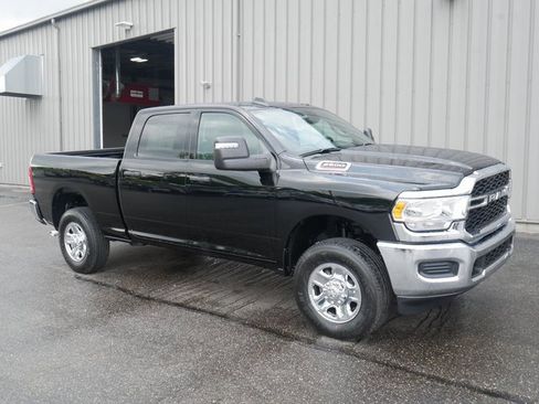 Used 2024 RAM 2500 Tradesman w/ Chrome Appearance Group image 8