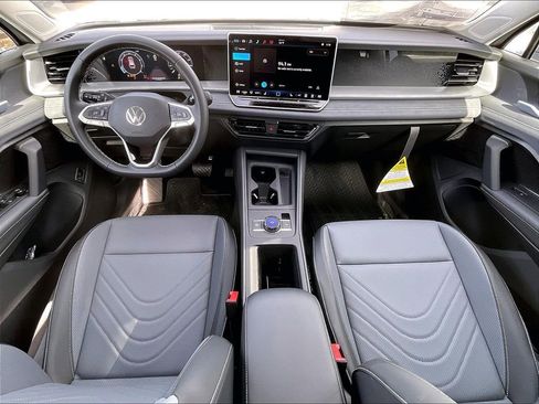 New 2026 Volkswagen Tiguan SE image 12